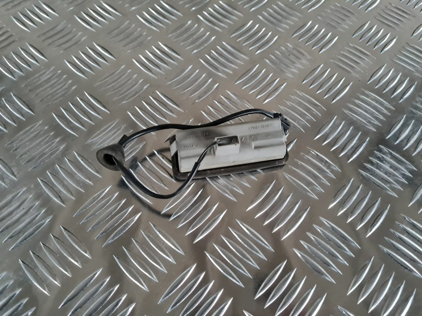 Bagažnieka vāka rokturis priekš FORD FOCUS C-MAX 2004 2 Bagažnieka vāka rokturis priekš FORD FOCUS C-MAX 2004