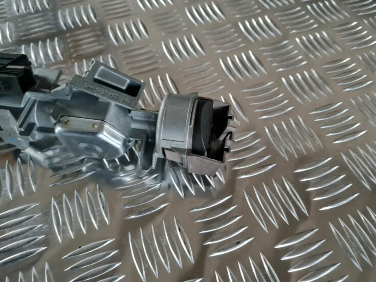 Aizdedzes slēdzene priekš FORD FOCUS C-MAX 2004