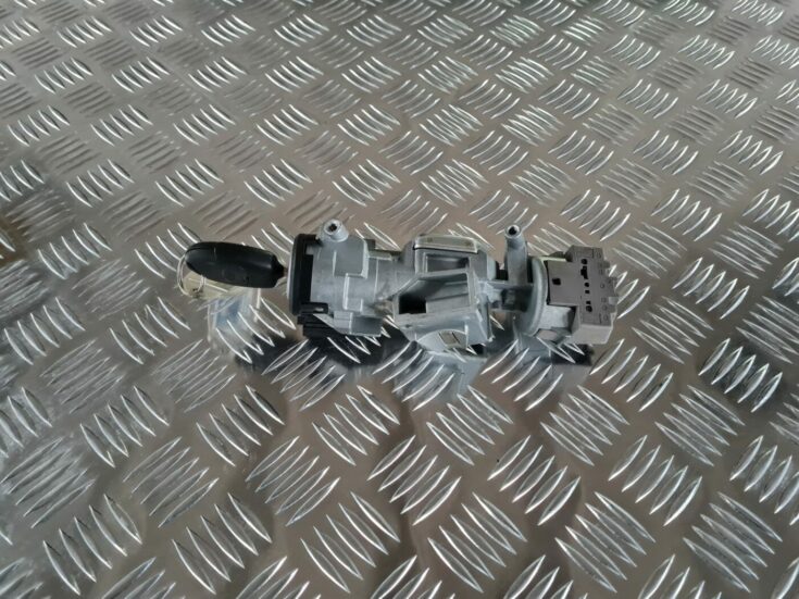Aizdedzes slēdzene priekš FORD FOCUS C-MAX 2004