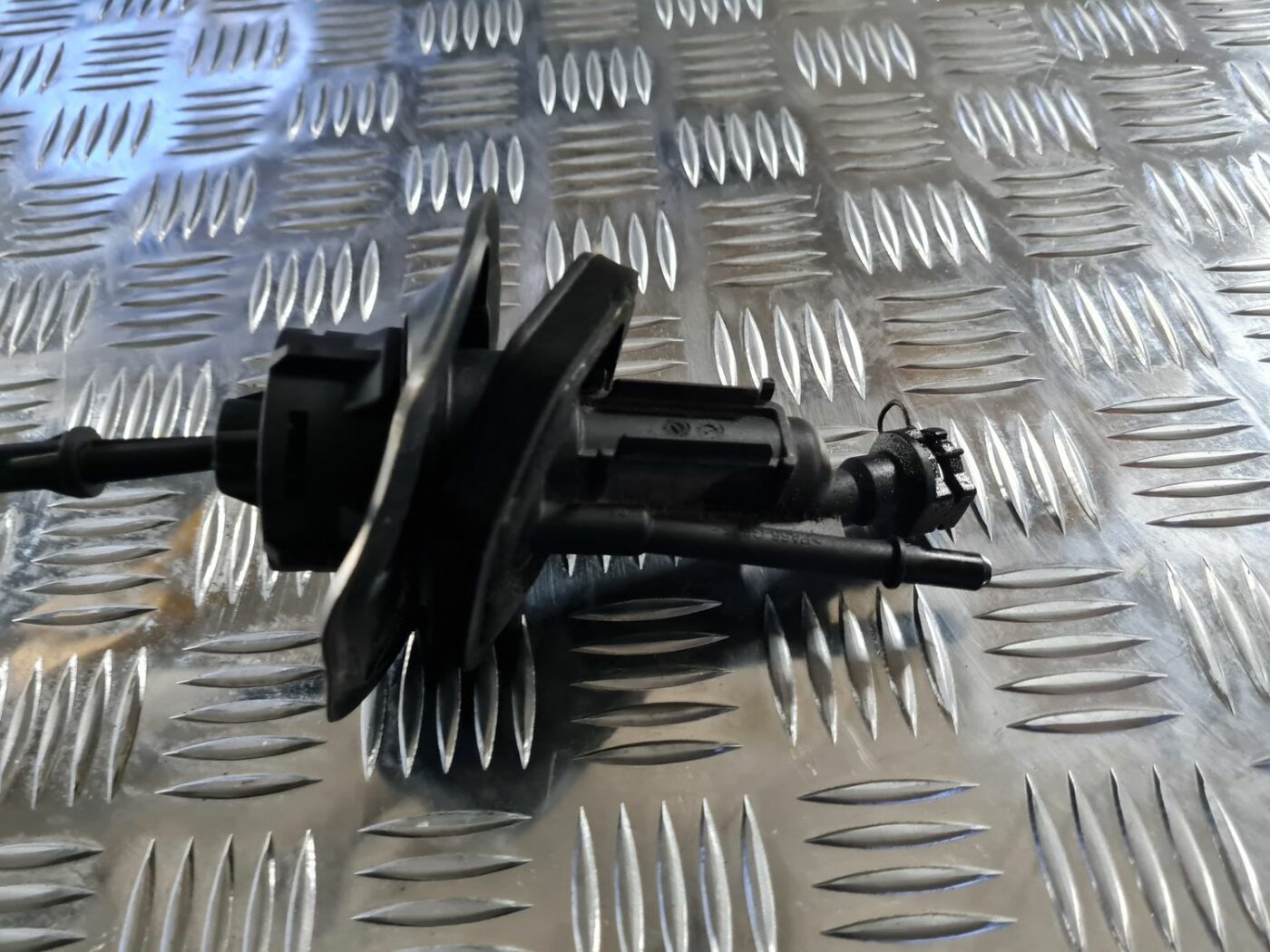 Sajūga galvenais cilindrs priekš FORD FOCUS C-MAX 2004 2 Sajūga galvenais cilindrs priekš FORD FOCUS C-MAX 2004