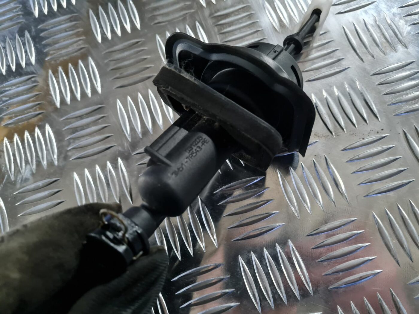 Sajūga galvenais cilindrs priekš FORD FOCUS C-MAX 2004 3 Sajūga galvenais cilindrs priekš FORD FOCUS C-MAX 2004