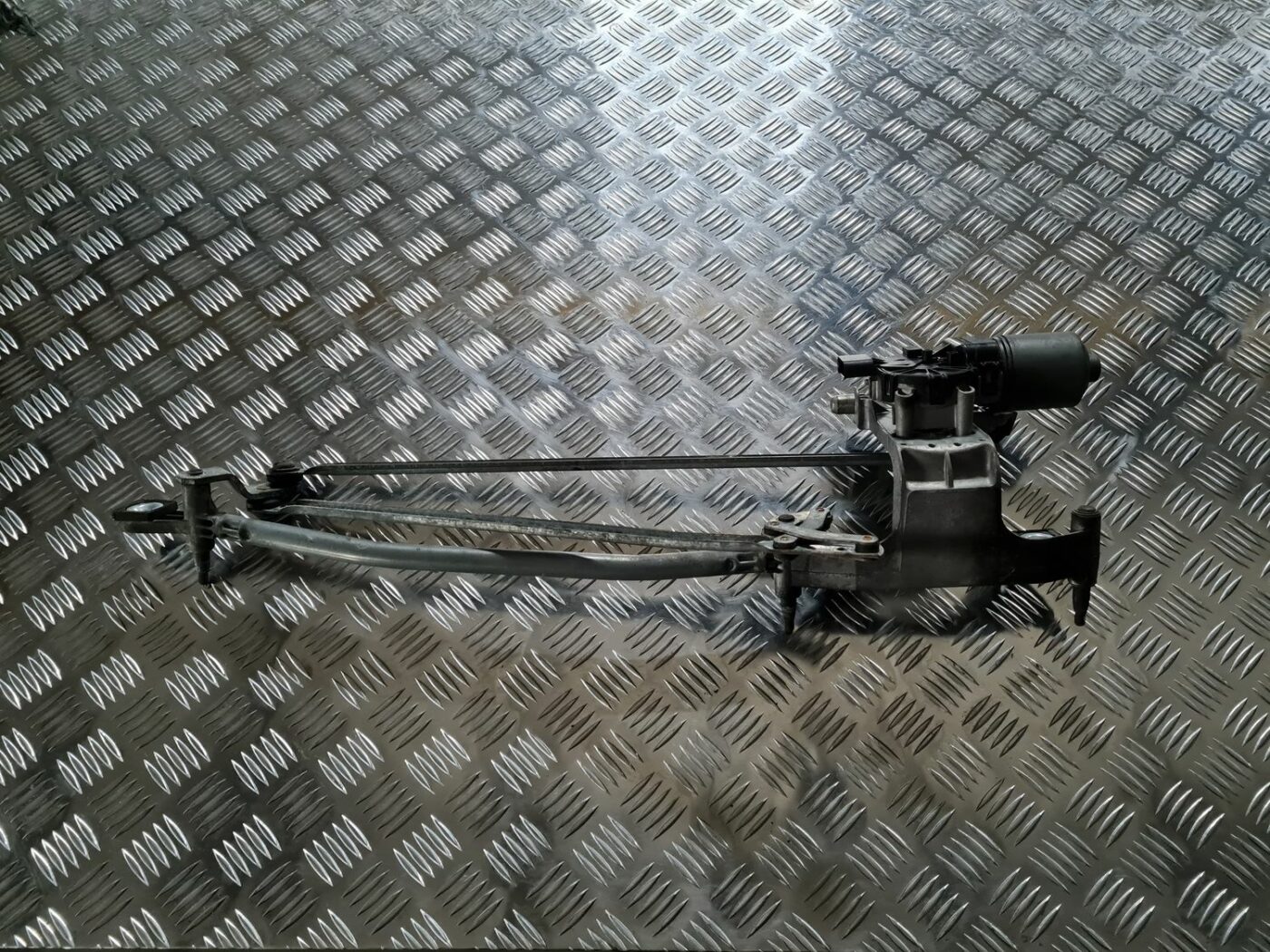 Vējstikla tīrīšanas mehānisms priekš FORD FOCUS C-MAX 2004 1 Vējstikla tīrīšanas mehānisms priekš FORD FOCUS C-MAX 2004