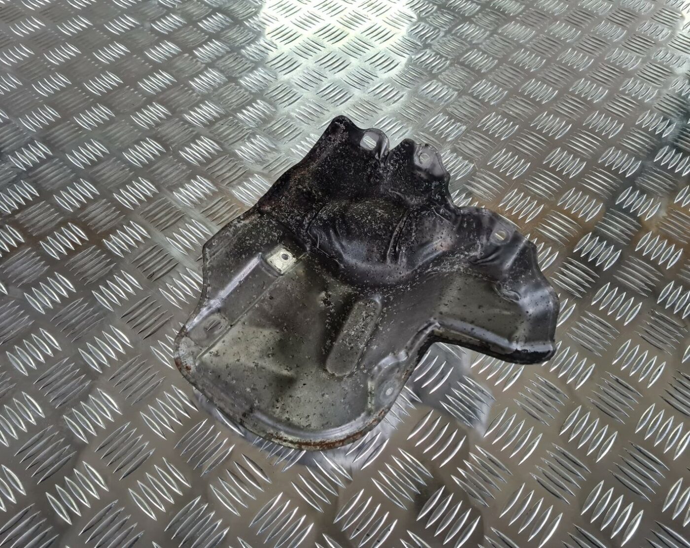 Karstuma aizsargs (mazs) priekš FORD FOCUS C-MAX 2004 3 Karstuma aizsargs (mazs) priekš FORD FOCUS C-MAX 2004