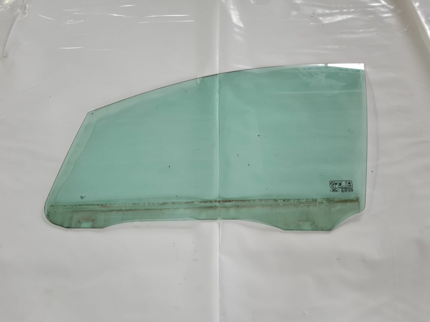 Priekšējo kreiso durvju stikls priekš FORD FOCUS C-MAX 2004 1 Priekšējo kreiso durvju stikls priekš FORD FOCUS C-MAX 2004