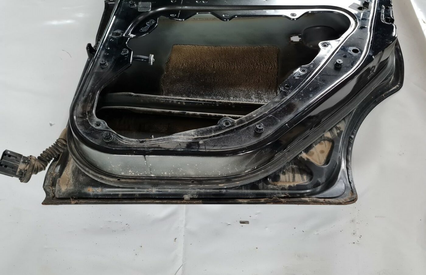 Aizmugurējās labās durvis priekš FORD FOCUS C-MAX 2004 4 Aizmugurējās labās durvis priekš FORD FOCUS C-MAX 2004