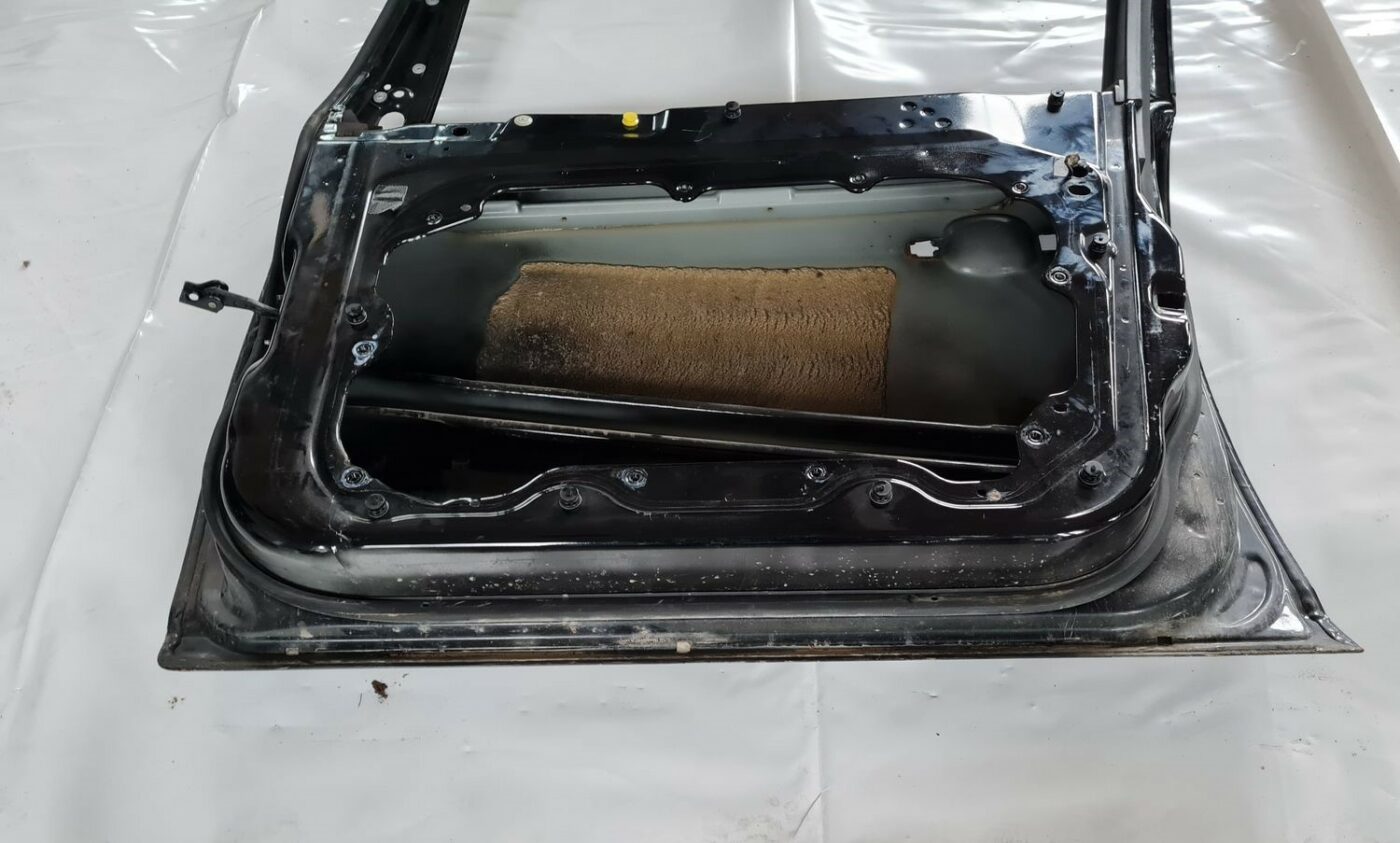 Priekšējās labās durvis priekš FORD FOCUS C-MAX 2004 3 Priekšējās labās durvis priekš FORD FOCUS C-MAX 2004