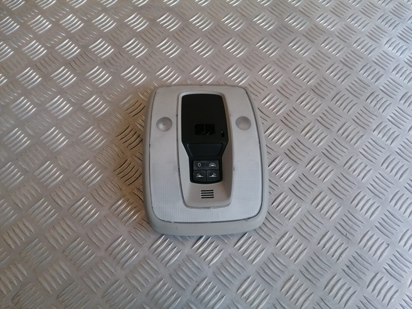 Salona apgaismojuma panelis priekš VOLVO C30 2008 SILVER 1 Salona apgaismojuma panelis priekš VOLVO C30 2008 SILVER