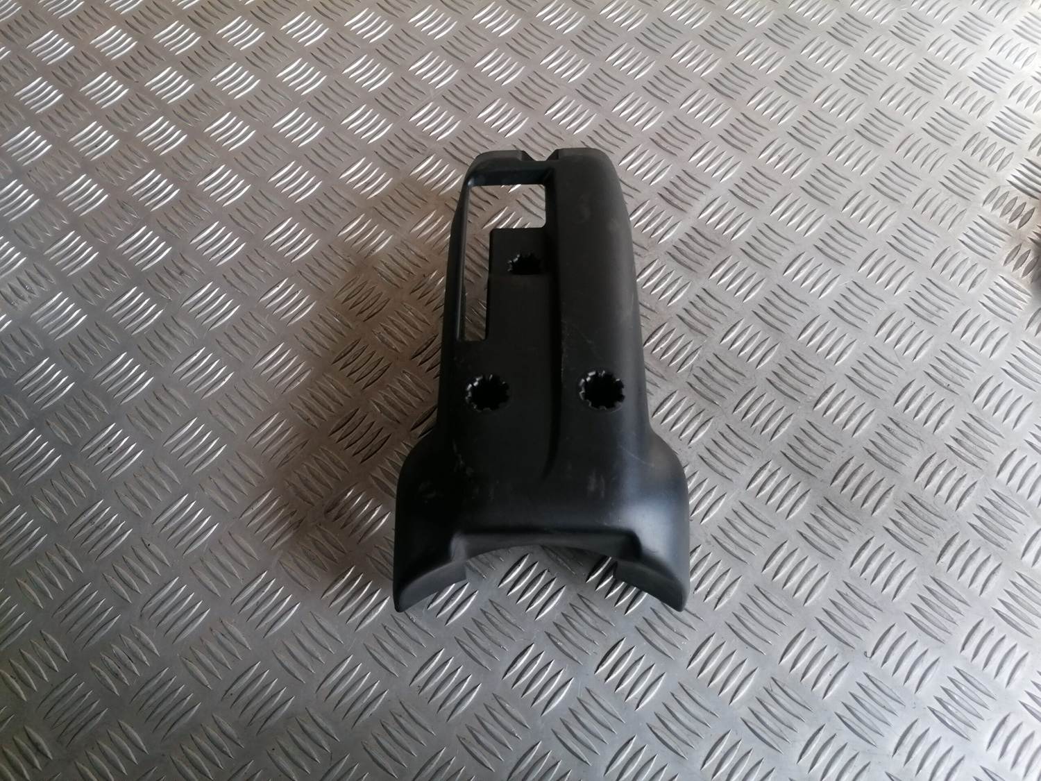 Stūres statnes putekļu aizsargs (salonā) priekš VOLVO C30 2008 SILVER 1 Stūres statnes putekļu aizsargs (salonā) priekš VOLVO C30 2008 SILVER