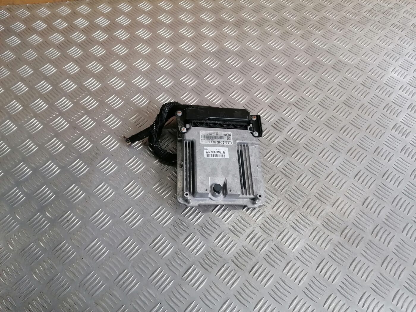 Dzinēja vadības bloks priekš AUDI A4 2008 AVANT 1 Dzinēja vadības bloks priekš AUDI A4 2008 AVANT