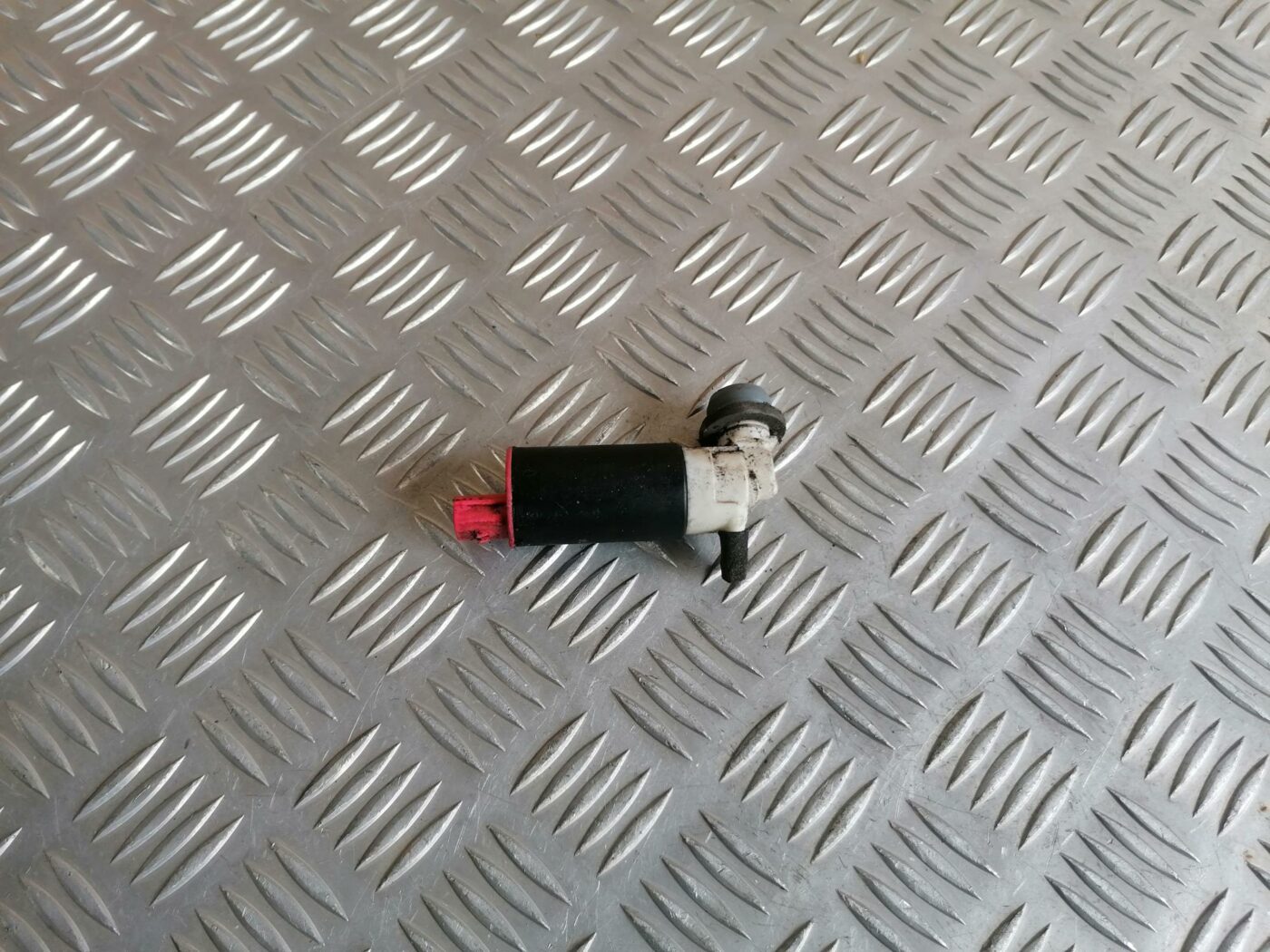 Mazgātāja šķidruma sūknis priekš TOYOTA AVENSIS 2007 1 Mazgātāja šķidruma sūknis priekš TOYOTA AVENSIS 2007