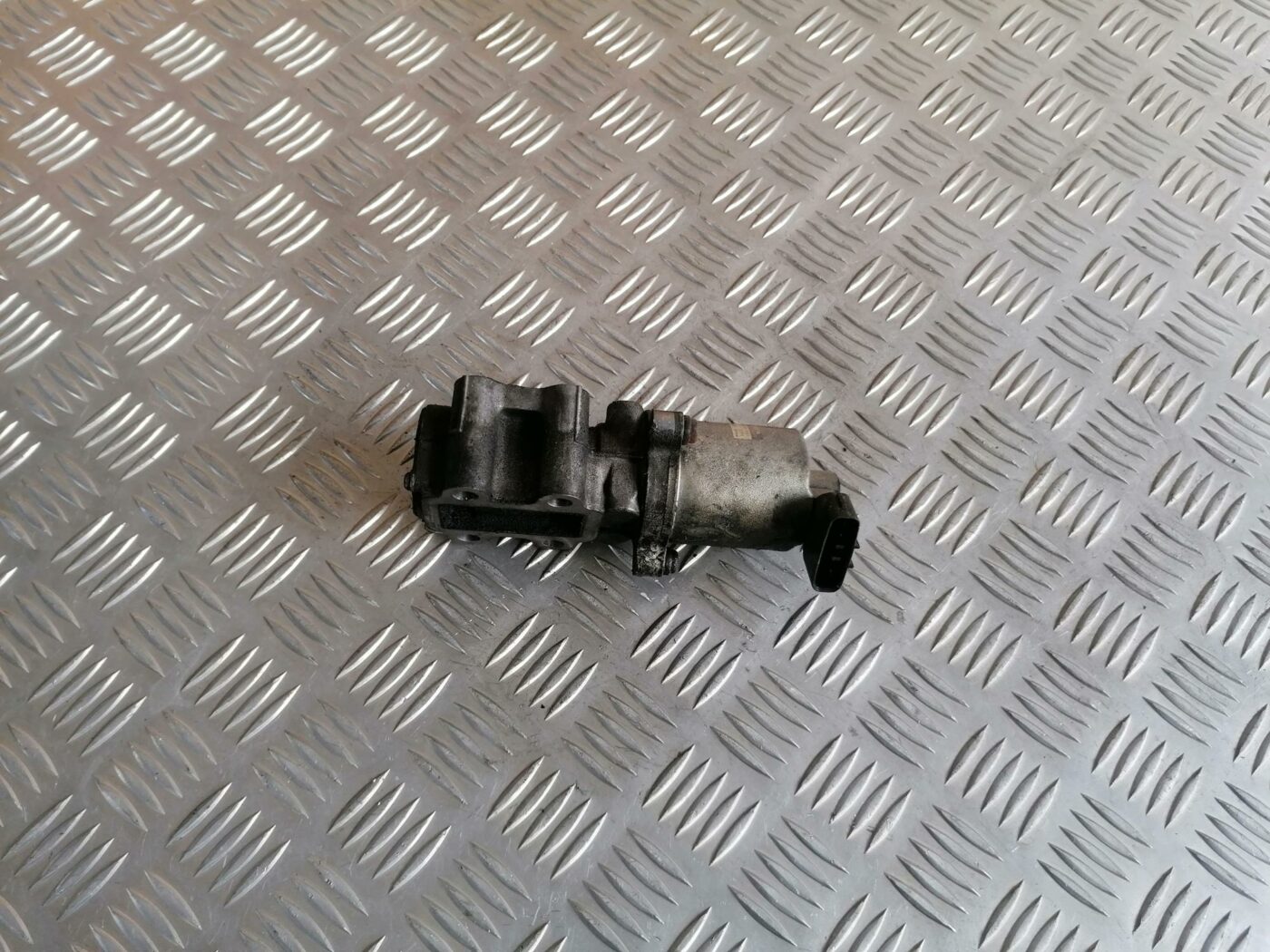 EGR vārsts priekš TOYOTA AVENSIS 2007 1 EGR vārsts priekš TOYOTA AVENSIS 2007