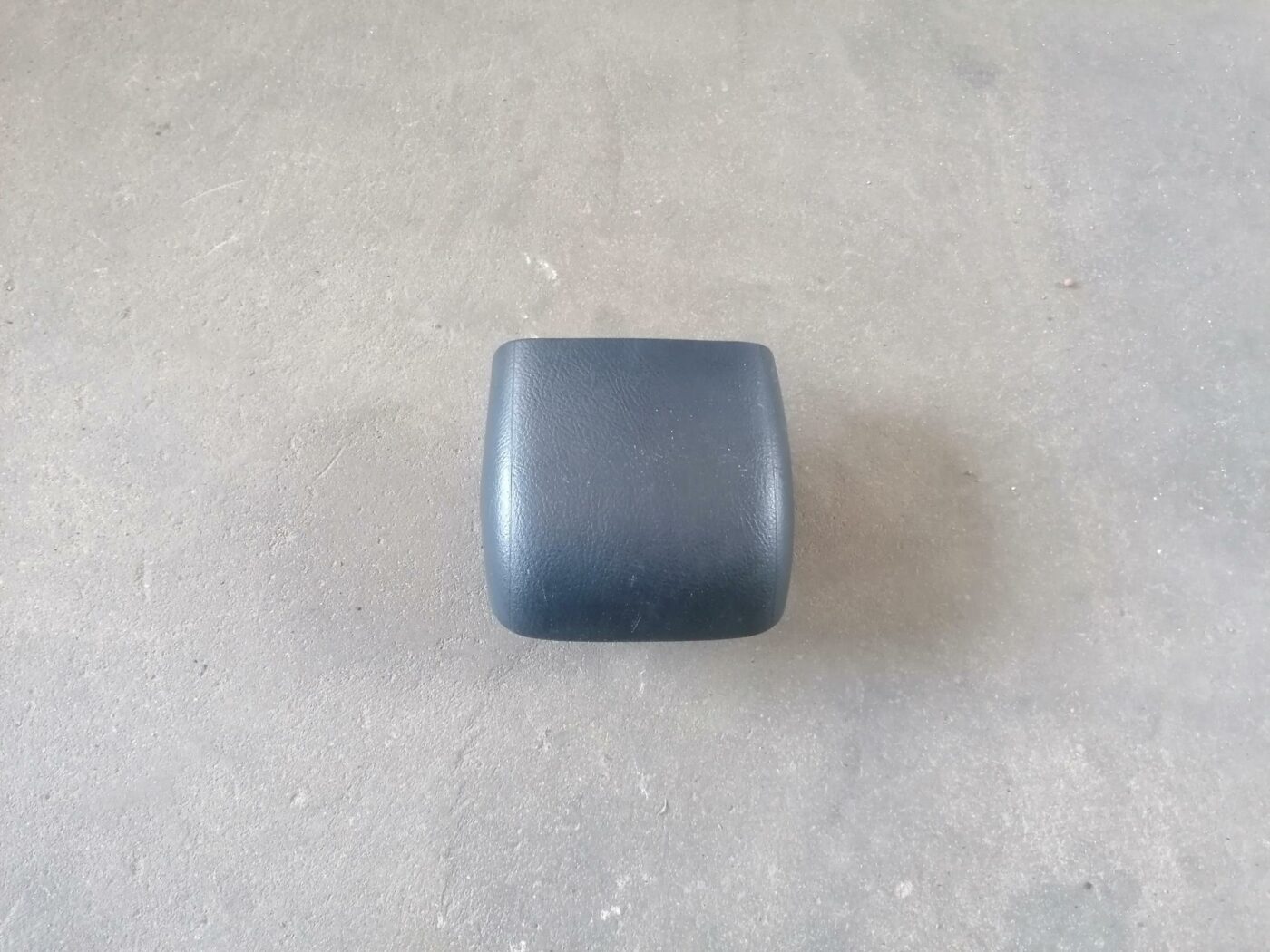 Salona plastmasa priekš TOYOTA AVENSIS 2007 1 Salona plastmasa priekš TOYOTA AVENSIS 2007