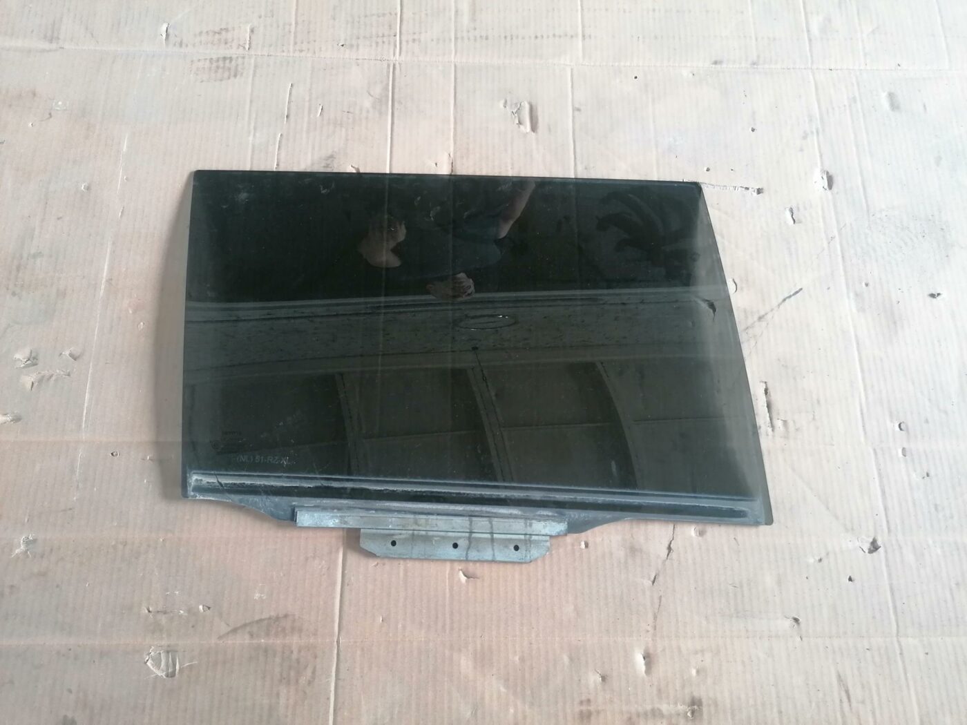 Aizmugurējo labo durvju stikls priekš TOYOTA AVENSIS 2007 1 Aizmugurējo labo durvju stikls priekš TOYOTA AVENSIS 2007