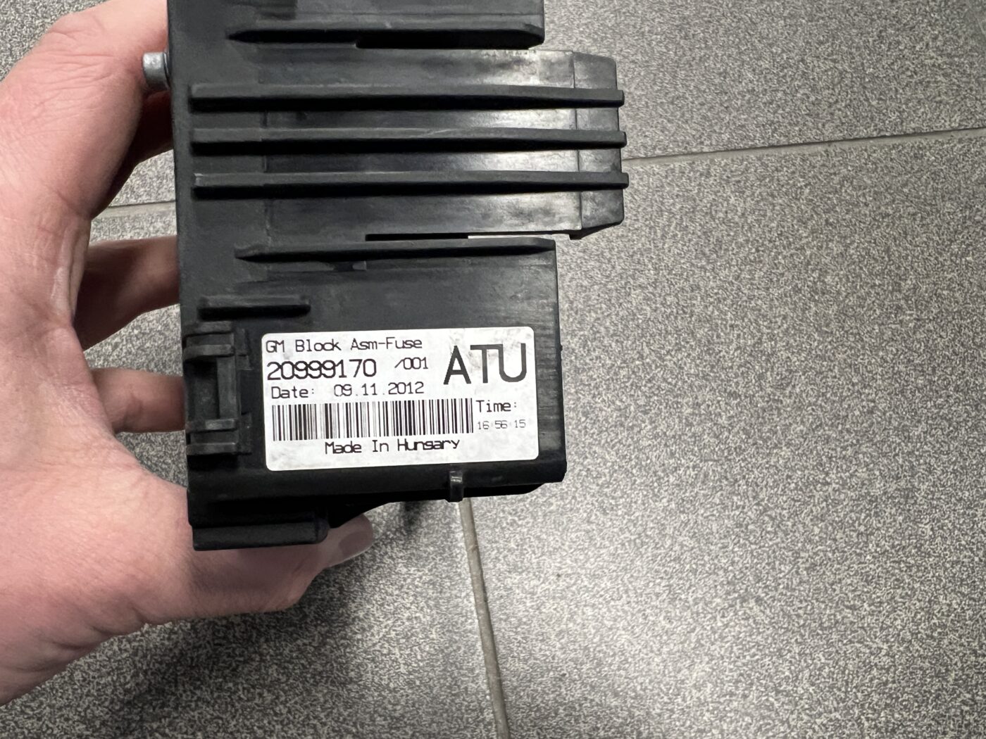 Drošinātāju bloks priekš OPEL INSIGNIA SPORTS TOURER 2013 2 Drošinātāju bloks priekš OPEL INSIGNIA SPORTS TOURER 2013