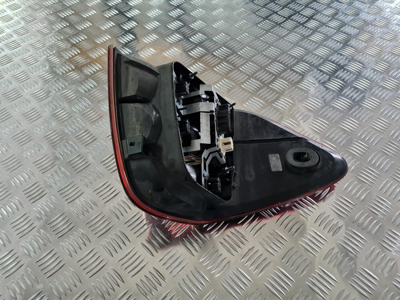 Aizmugurējais labais lukturis priekš MERCEDES BENZ ML320 2006 SILVER 2 Aizmugurējais labais lukturis priekš MERCEDES BENZ ML320 2006 SILVER