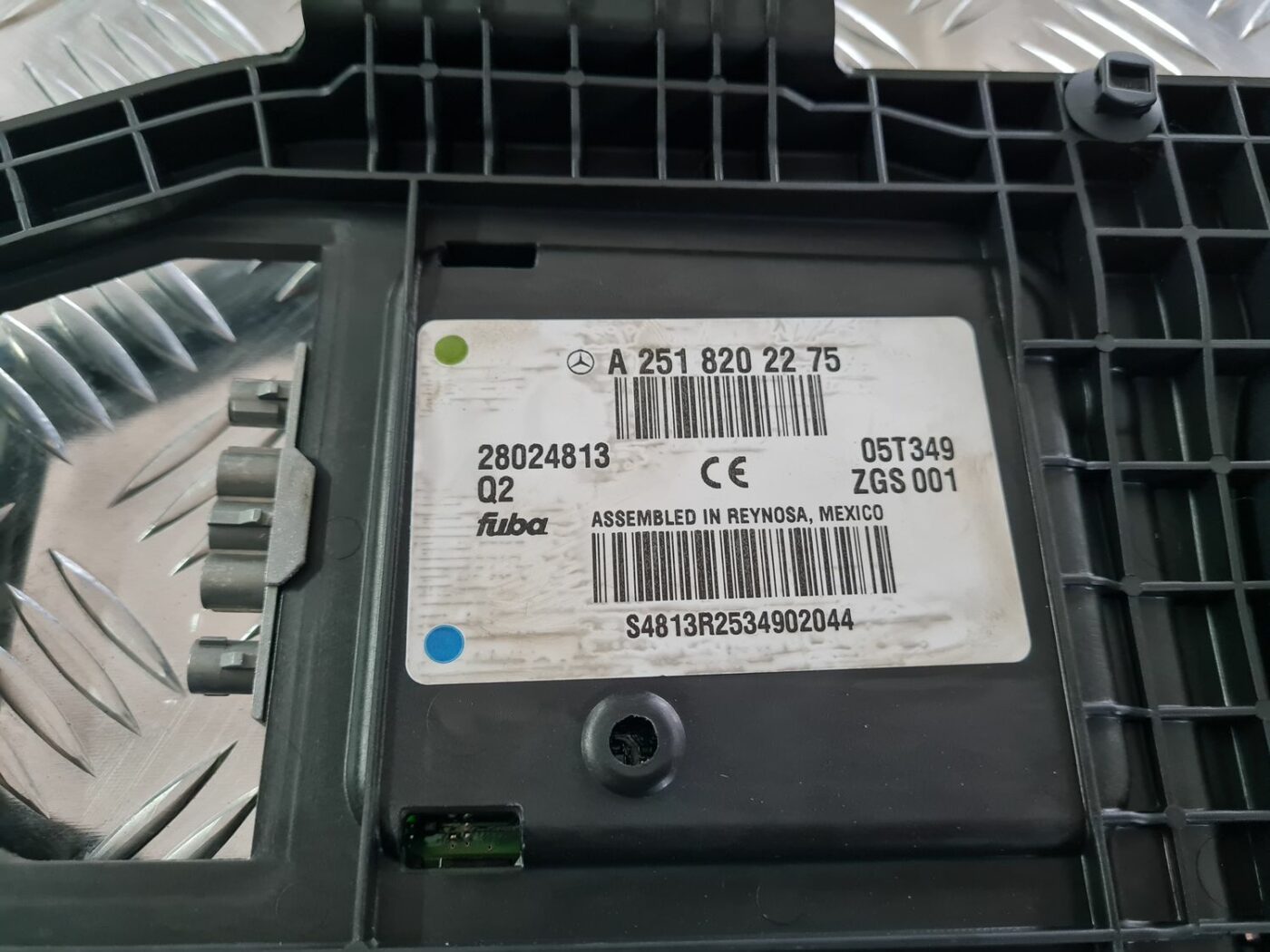 Antenas pastiprinātāja bloks priekš MERCEDES BENZ ML320 2006 SILVER 3 Antenas pastiprinātāja bloks priekš MERCEDES BENZ ML320 2006 SILVER