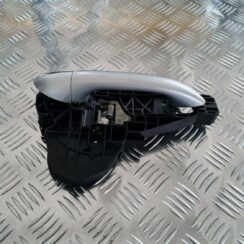 Priekšējāis labais durvju rokturis priekš MERCEDES BENZ ML320 2006 SILVER