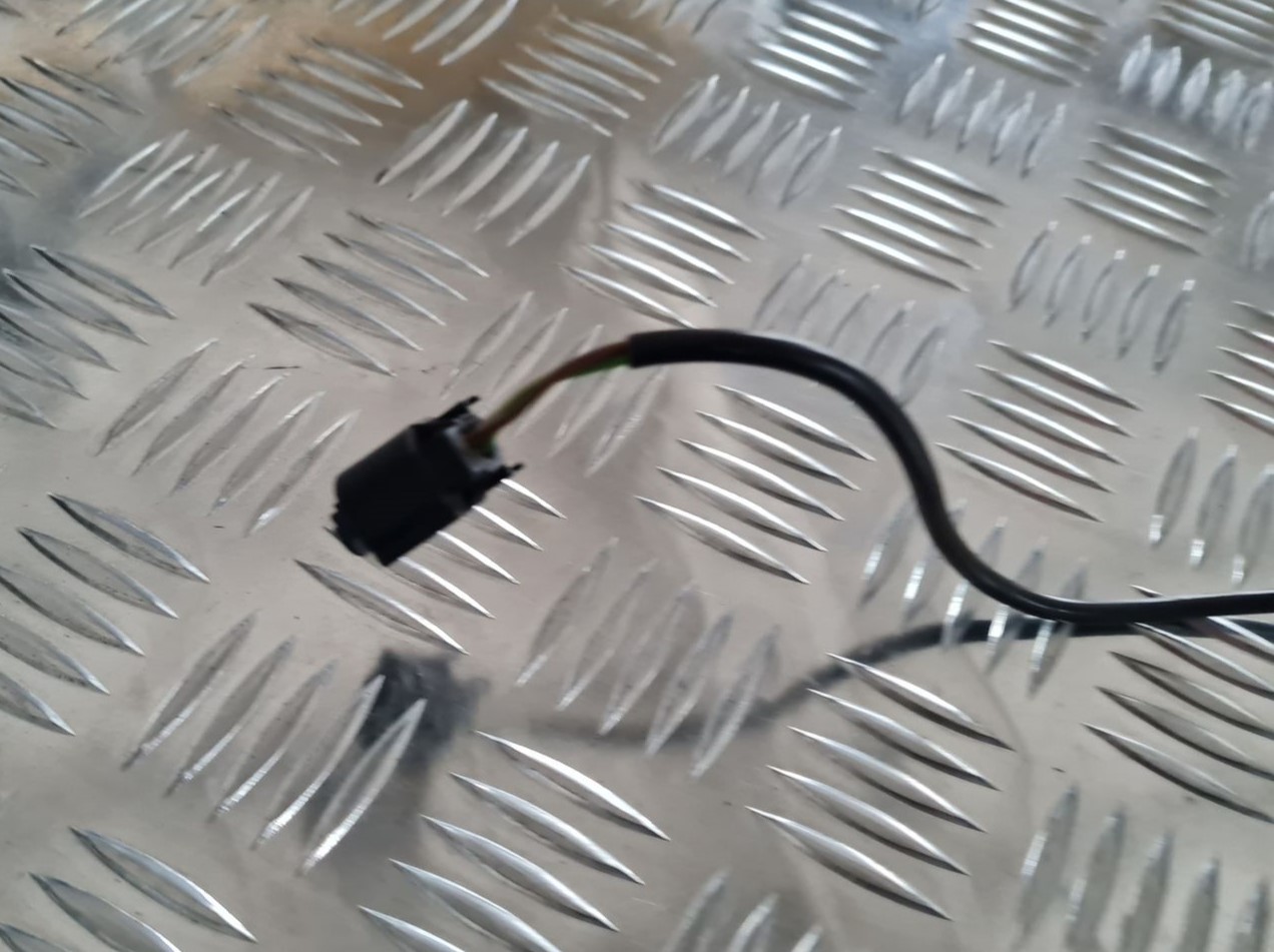 Priekšējāis kreisais durvju rokturis priekš MERCEDES BENZ ML320 2006 SILVER 5 Priekšējāis kreisais durvju rokturis priekš MERCEDES BENZ ML320 2006 SILVER