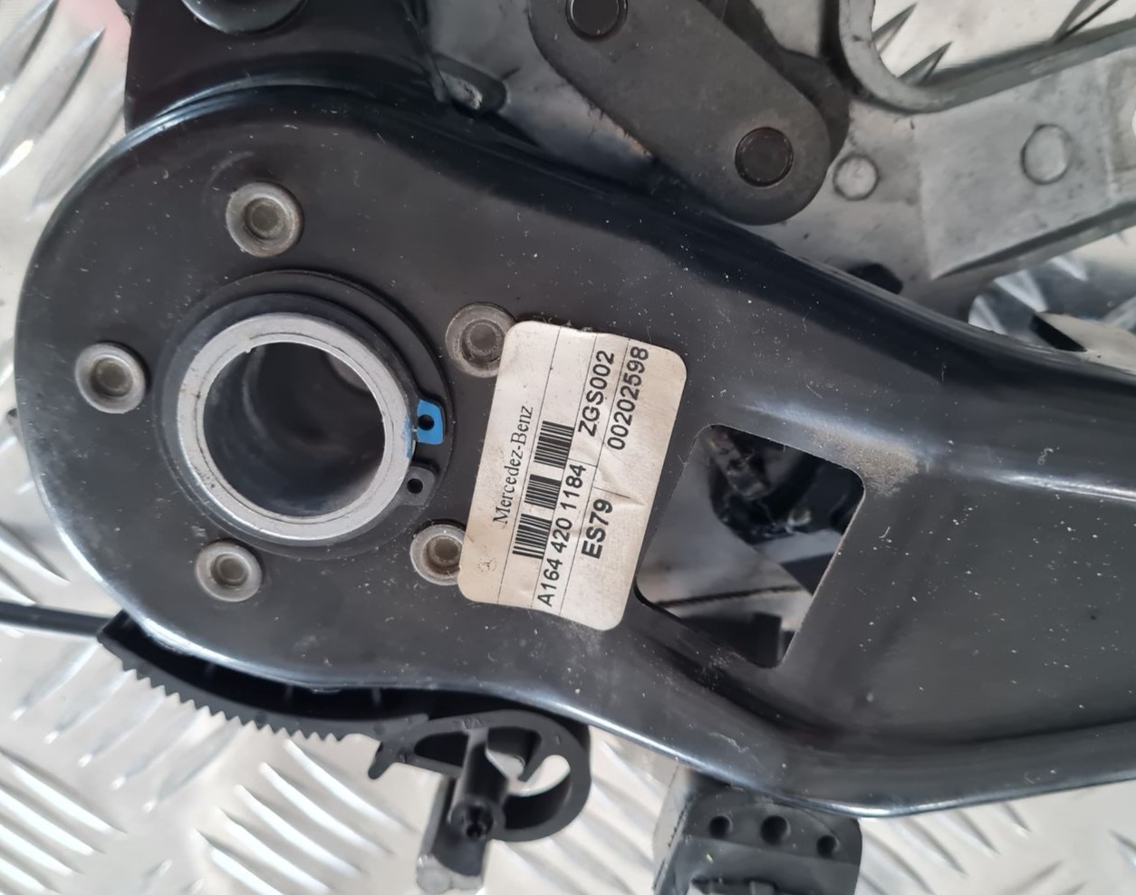 Stāvbremzes pedālis priekš MERCEDES BENZ ML320 2006 SILVER 2 Stāvbremzes pedālis priekš MERCEDES BENZ ML320 2006 SILVER