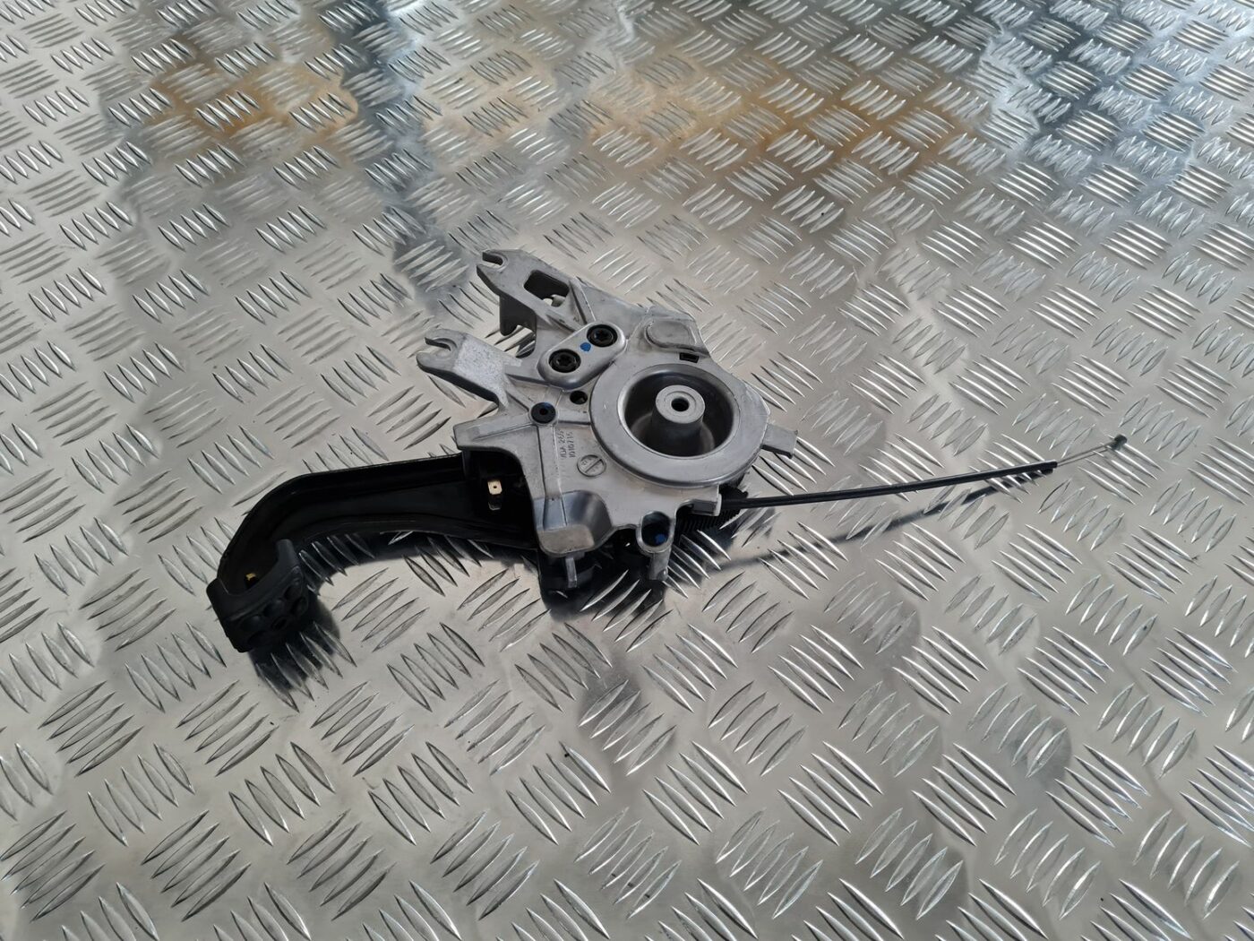 Stāvbremzes pedālis priekš MERCEDES BENZ ML320 2006 SILVER 3 Stāvbremzes pedālis priekš MERCEDES BENZ ML320 2006 SILVER