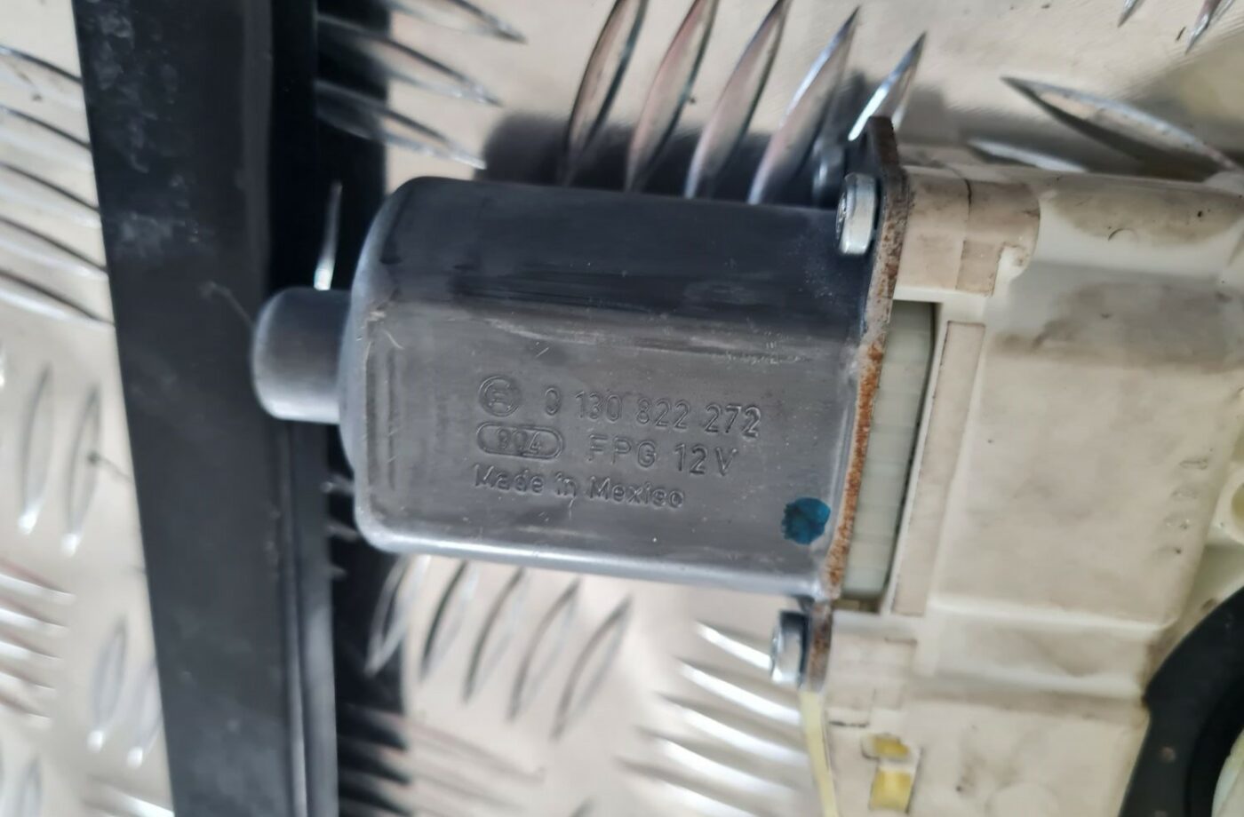 Stikla pacelšanas mehānisms priekšējais labais priekš MERCEDES BENZ ML320 2006 SILVER 4 Stikla pacelšanas mehānisms priekšējais labais priekš MERCEDES BENZ ML320 2006 SILVER