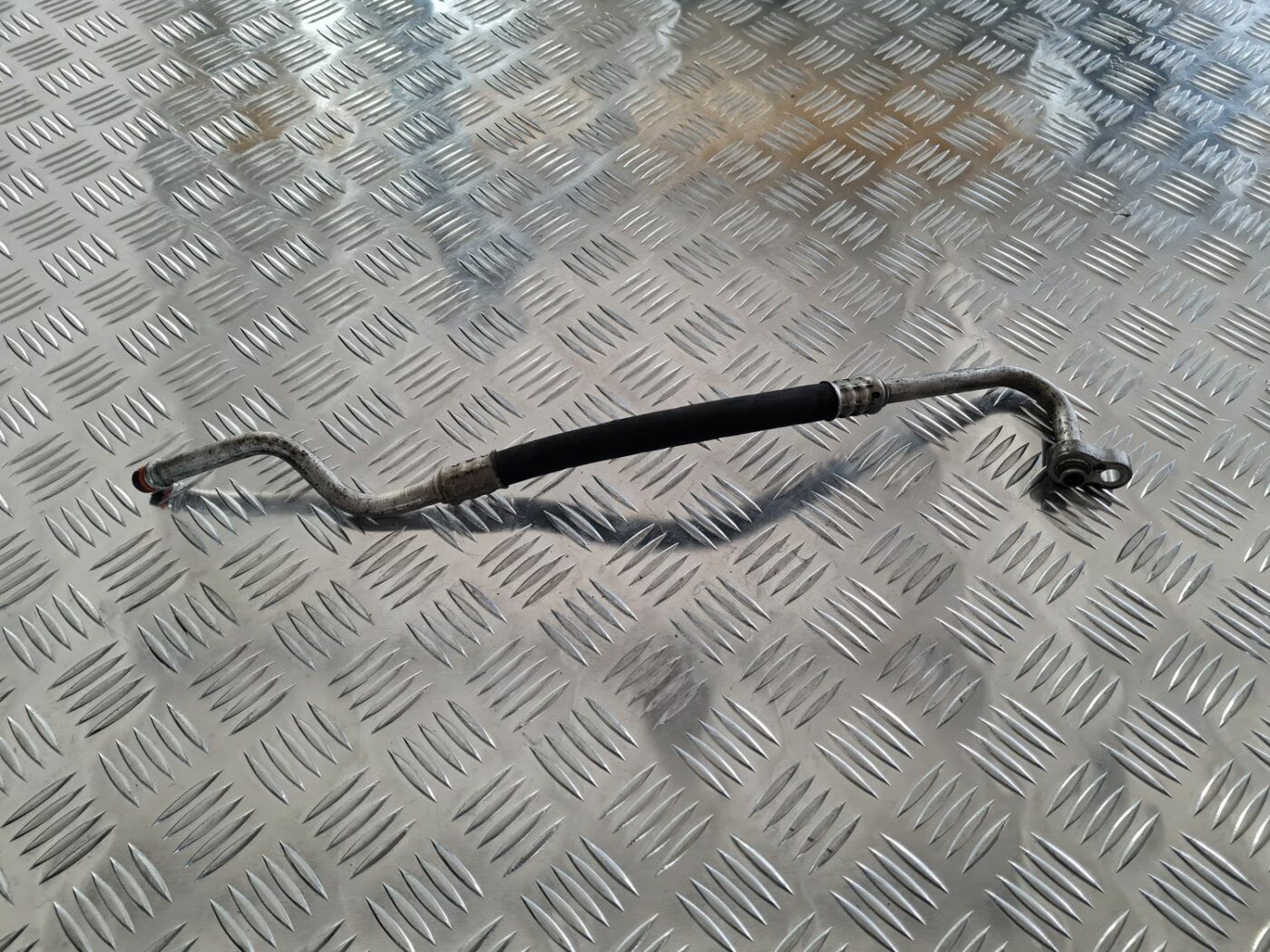 Gaisa kondicioniera caurule priekš MERCEDES BENZ ML320 2006 SILVER 1 Gaisa kondicioniera caurule priekš MERCEDES BENZ ML320 2006 SILVER