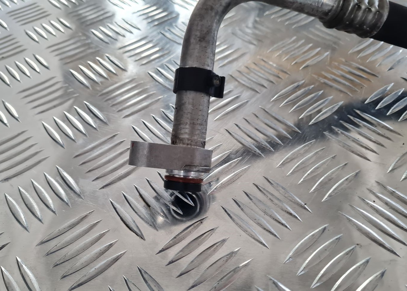 Gaisa kondicioniera caurule priekš MERCEDES BENZ ML320 2006 SILVER 4 Gaisa kondicioniera caurule priekš MERCEDES BENZ ML320 2006 SILVER