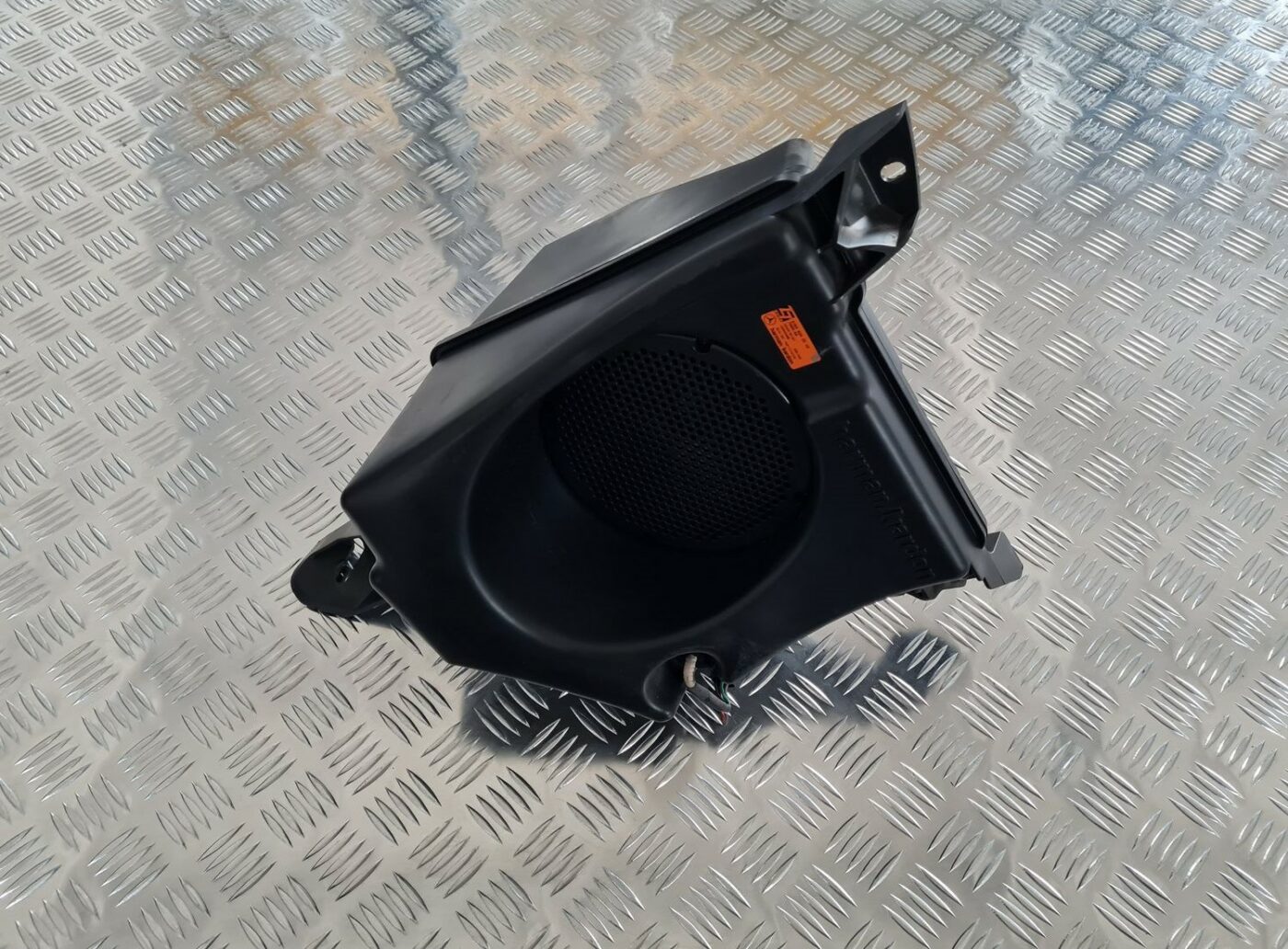 Skaļrunis (Sabvūferis) priekš MERCEDES BENZ ML320 2006 SILVER 1 Skaļrunis (Sabvūferis) priekš MERCEDES BENZ ML320 2006 SILVER