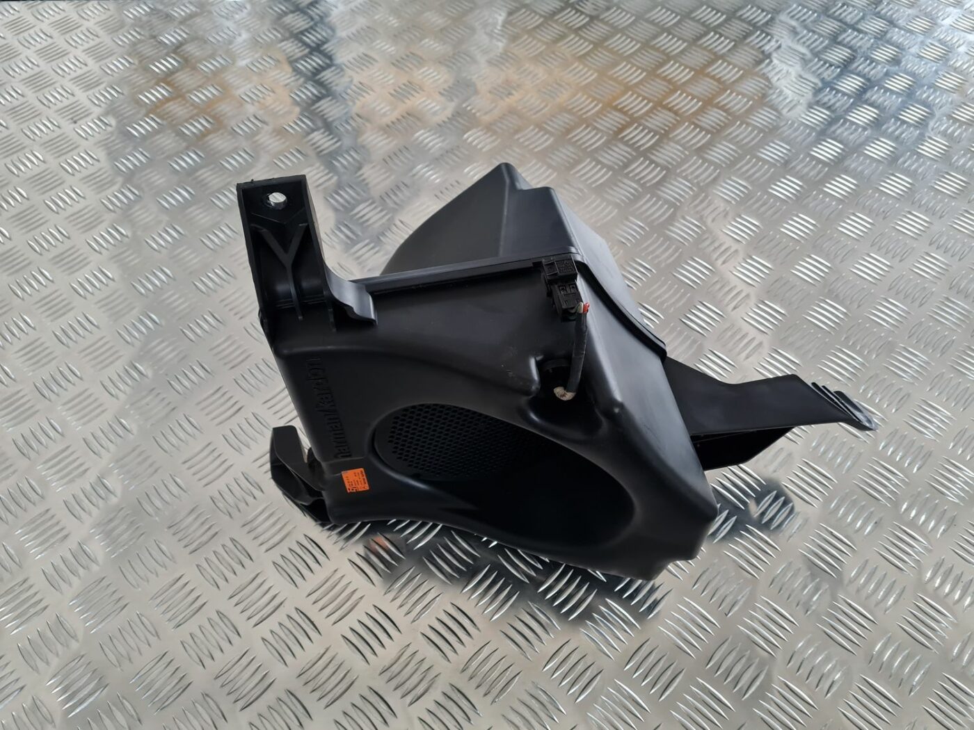 Skaļrunis (Sabvūferis) priekš MERCEDES BENZ ML320 2006 SILVER 3 Skaļrunis (Sabvūferis) priekš MERCEDES BENZ ML320 2006 SILVER