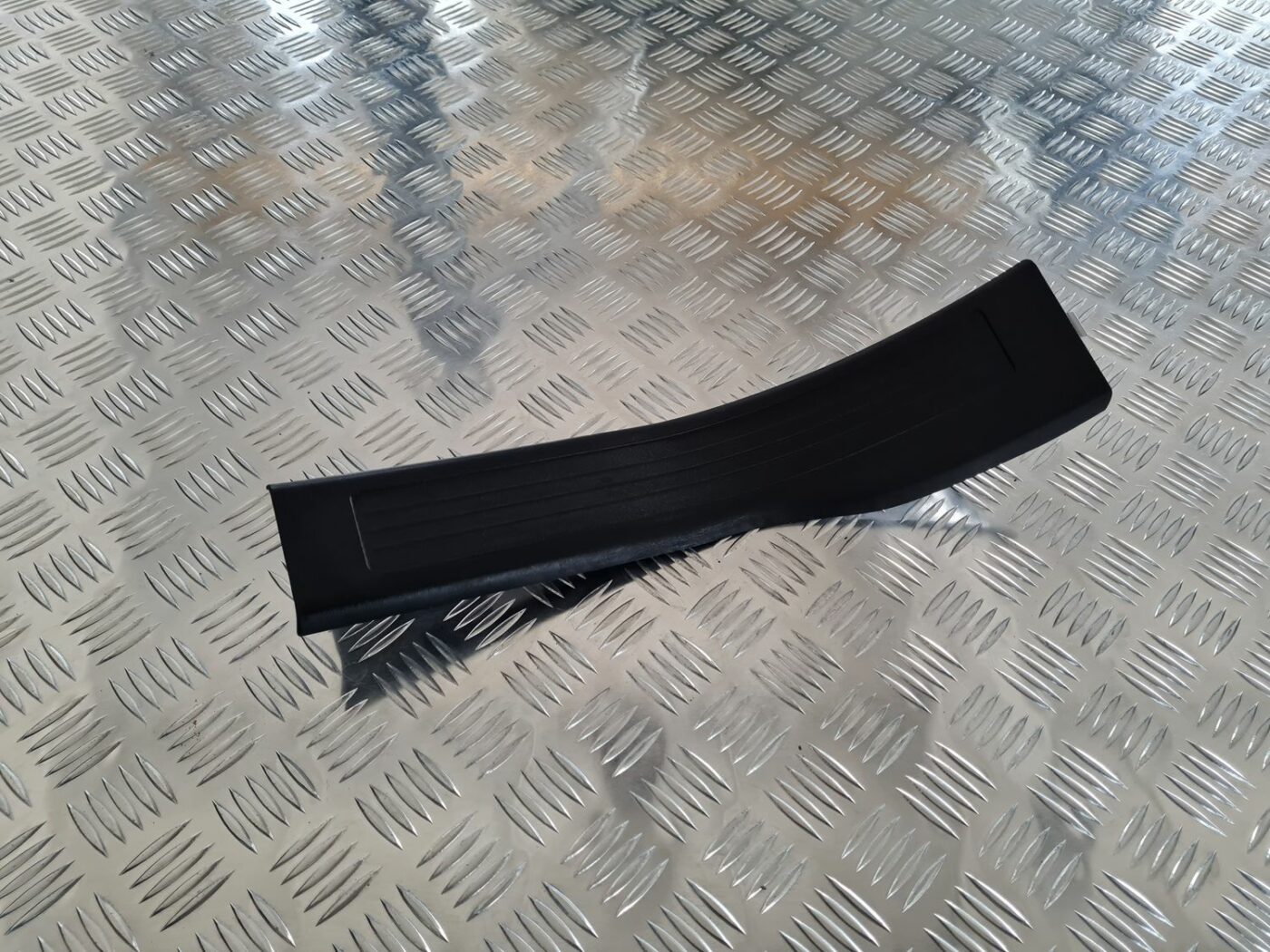 Sliekšņa aizmugurēja laba uzlika (salonā) priekš MERCEDES BENZ ML320 2006 SILVER 1 Sliekšņa aizmugurēja laba uzlika (salonā) priekš MERCEDES BENZ ML320 2006 SILVER