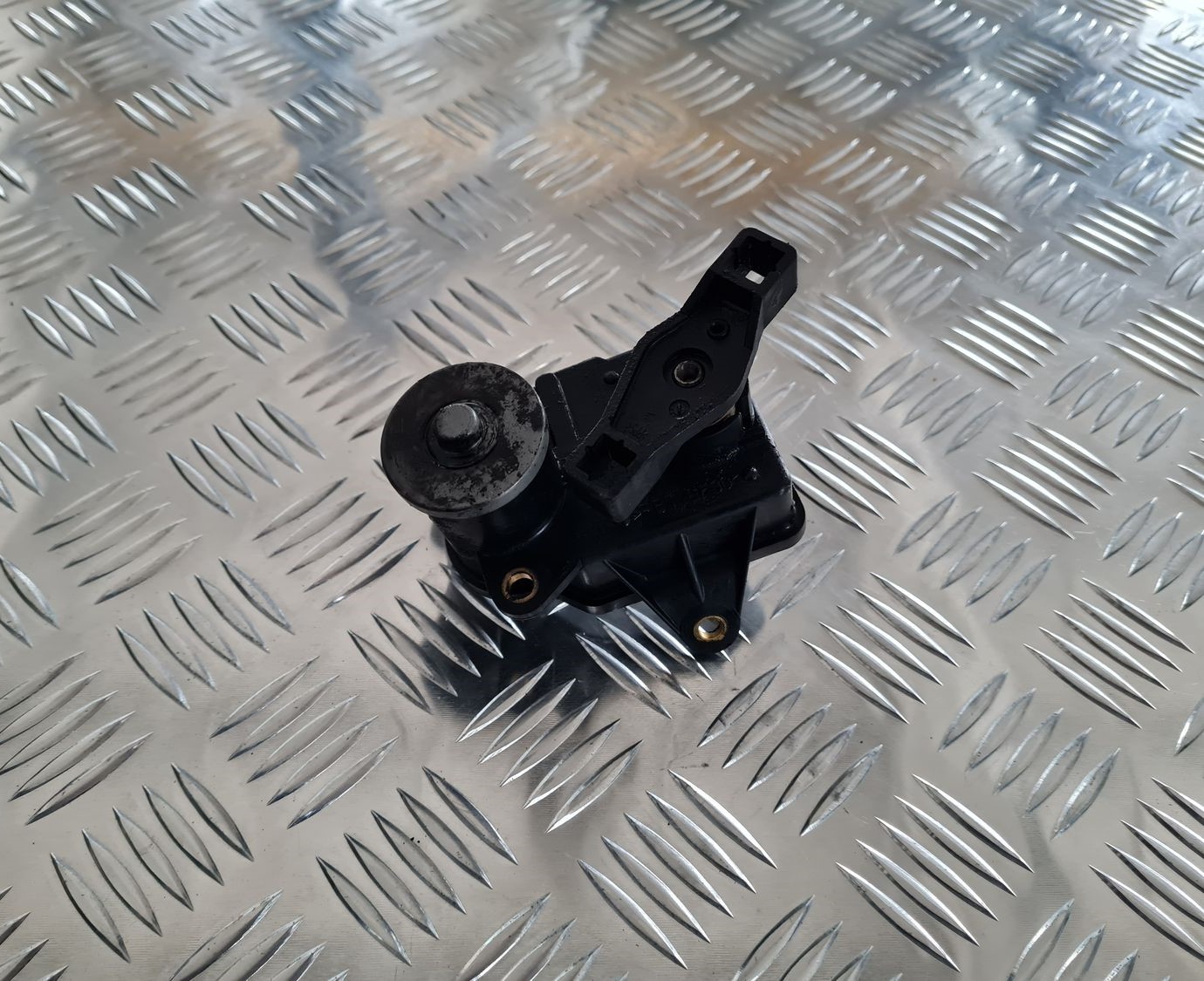 Droseļvārsta devējs priekš MERCEDES BENZ ML320 2006 SILVER 1 Droseļvārsta devējs priekš MERCEDES BENZ ML320 2006 SILVER