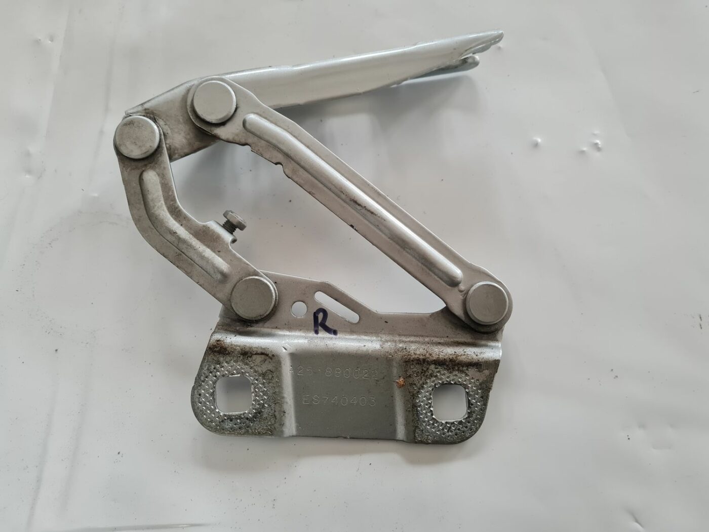 Pārsega eņģe, pa labi priekš MERCEDES BENZ ML320 2006 SILVER 2 Pārsega eņģe, pa labi priekš MERCEDES BENZ ML320 2006 SILVER