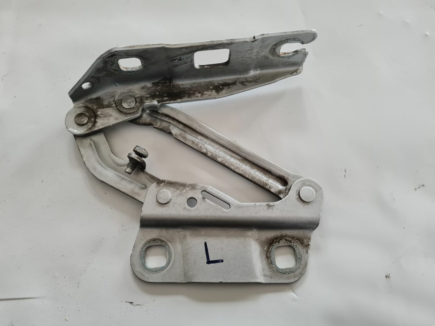 Pārsega eņģe, pa kreisi priekš MERCEDES BENZ ML320 2006 SILVER 1 Pārsega eņģe, pa kreisi priekš MERCEDES BENZ ML320 2006 SILVER