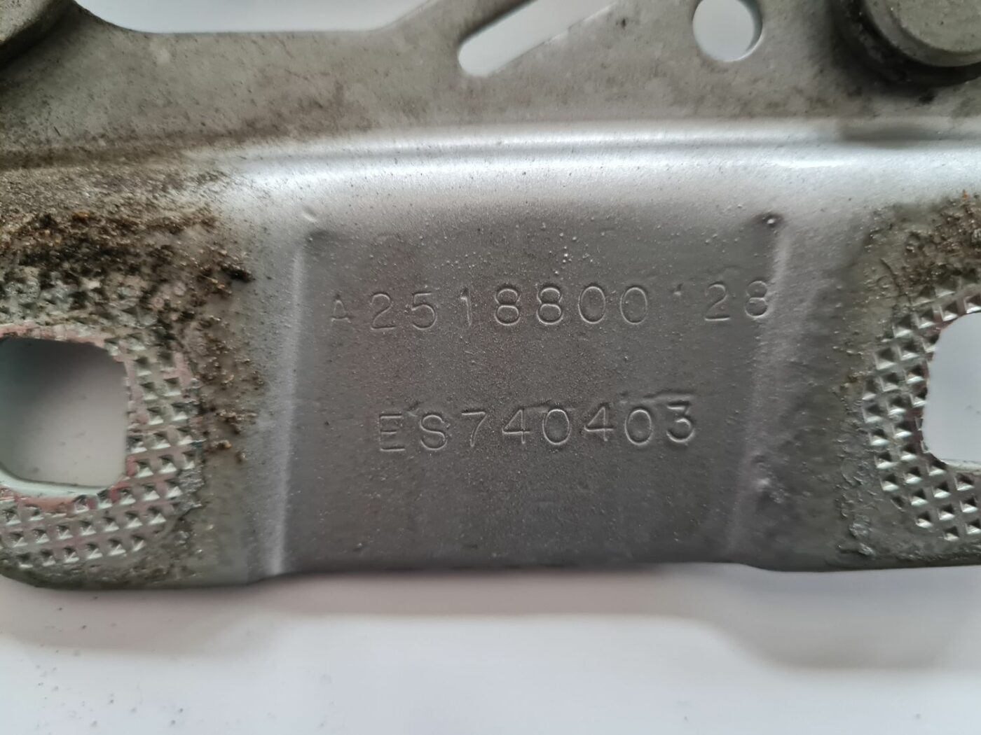 Pārsega eņģe, pa kreisi priekš MERCEDES BENZ ML320 2006 SILVER 3 Pārsega eņģe, pa kreisi priekš MERCEDES BENZ ML320 2006 SILVER