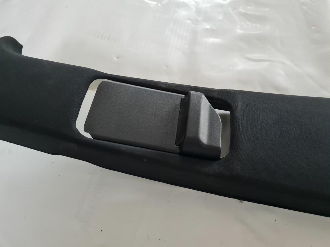 Vidējas salona statnes apdare priekš MERCEDES BENZ ML320 2006 SILVER 2 Vidējas salona statnes apdare priekš MERCEDES BENZ ML320 2006 SILVER