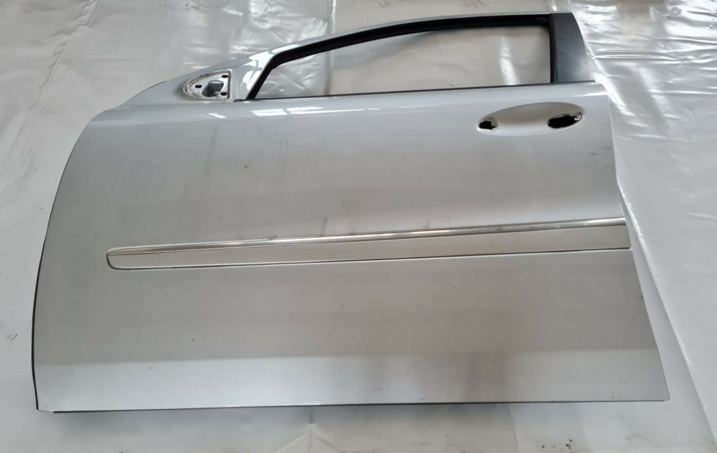 Priekšējās kreisās durvis priekš MERCEDES BENZ ML320 2006 SILVER 2 Priekšējās kreisās durvis priekš MERCEDES BENZ ML320 2006 SILVER
