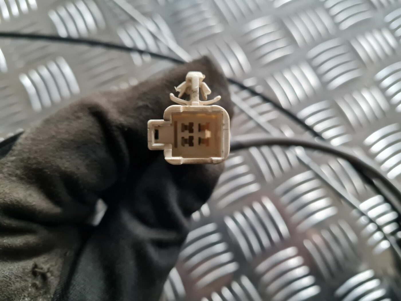 Bagāžnieka vāka slēdzene priekš TOYOTA COROLLA VERSO 2003 2 Bagāžnieka vāka slēdzene priekš TOYOTA COROLLA VERSO 2003