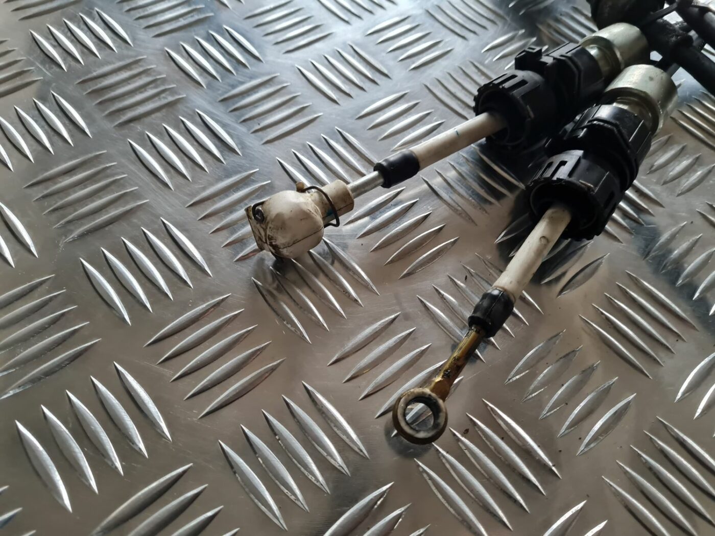 Pārnesumu pārslēgšanas mehānisma troses priekš TOYOTA COROLLA VERSO 2003 2 Pārnesumu pārslēgšanas mehānisma troses priekš TOYOTA COROLLA VERSO 2003