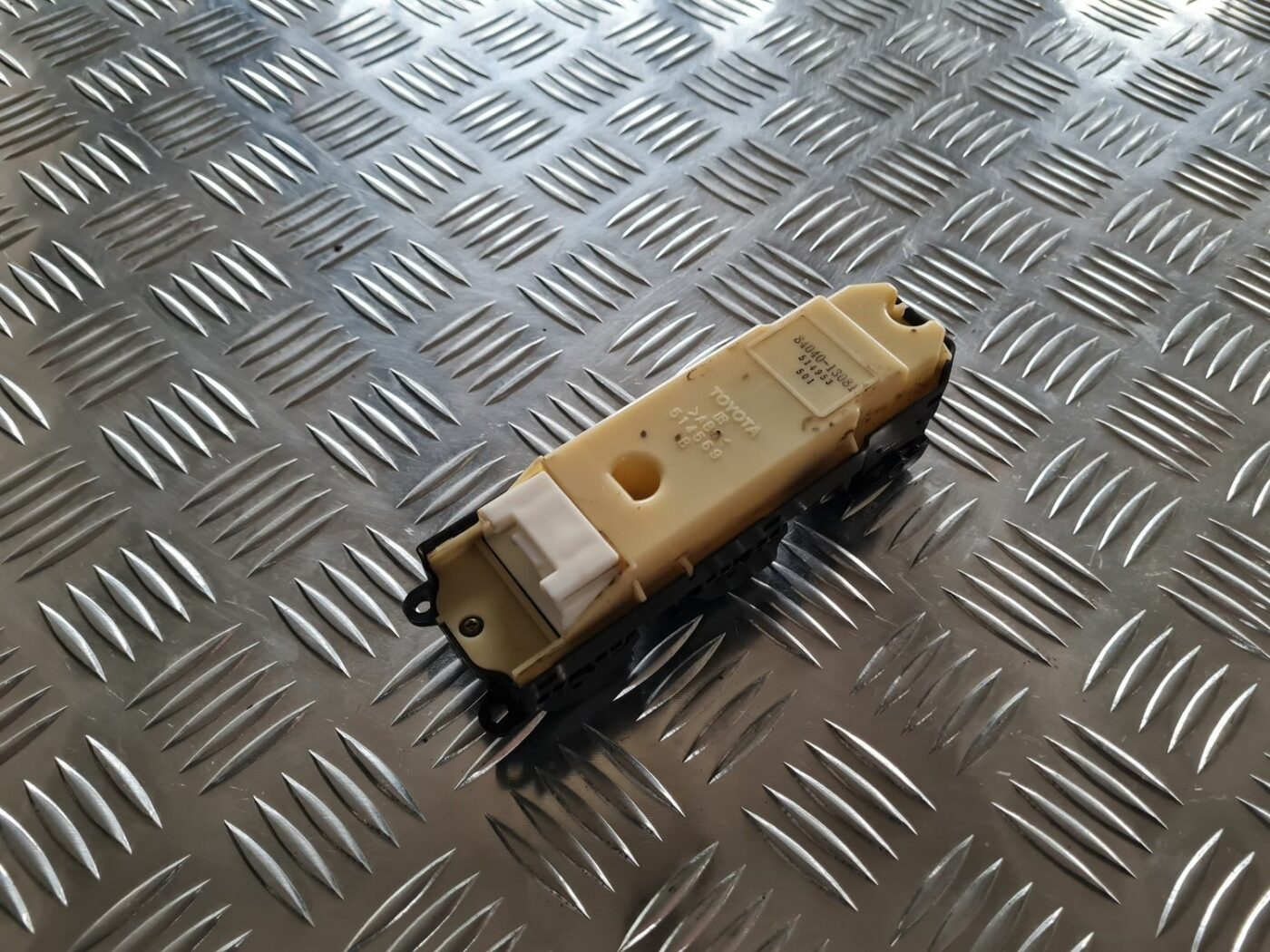 Šofera durvju slēdža pogas priekš TOYOTA COROLLA VERSO 2003 2 Šofera durvju slēdža pogas priekš TOYOTA COROLLA VERSO 2003