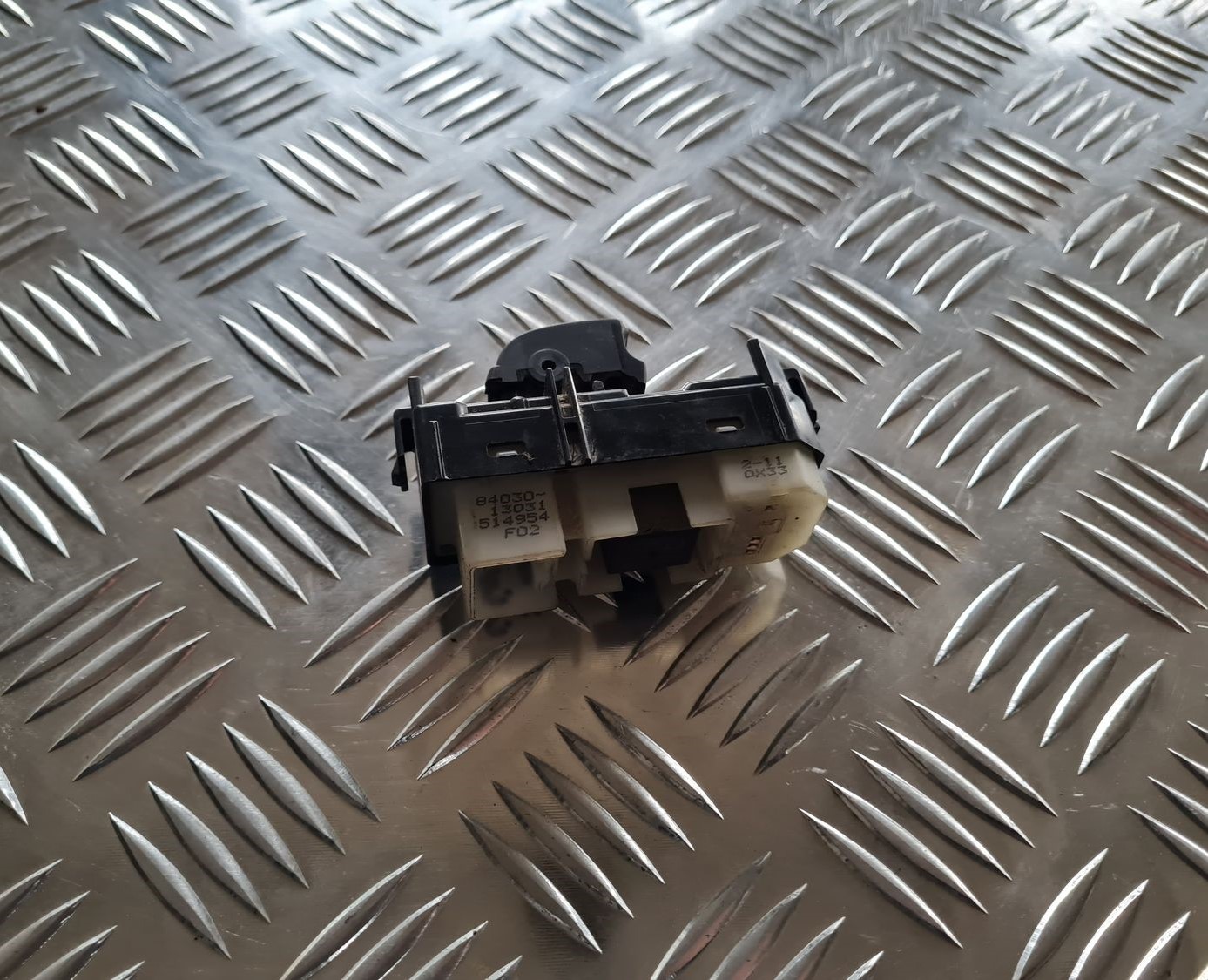 Stikla pacelšanas poga priekš TOYOTA COROLLA VERSO 2003 2 Stikla pacelšanas poga priekš TOYOTA COROLLA VERSO 2003