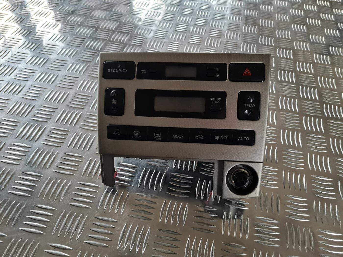 Mērinstrumentu paneļa pārslēgšanas pogas priekš TOYOTA COROLLA VERSO 2003 1 Mērinstrumentu paneļa pārslēgšanas pogas priekš TOYOTA COROLLA VERSO 2003