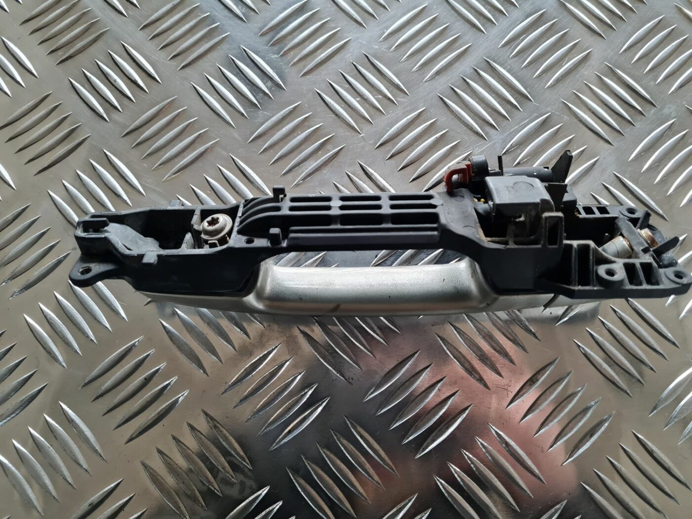 Priekšējāis labais durvju rokturis priekš TOYOTA COROLLA VERSO 2003 2 Priekšējāis labais durvju rokturis priekš TOYOTA COROLLA VERSO 2003