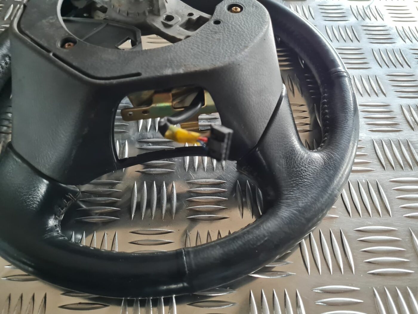 Stūre priekš TOYOTA COROLLA VERSO 2003 5 Stūre priekš TOYOTA COROLLA VERSO 2003