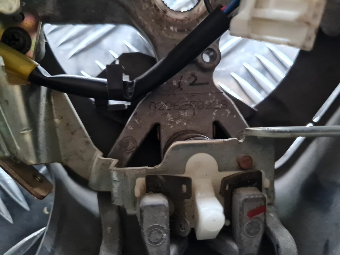 Stūre priekš TOYOTA COROLLA VERSO 2003 3 Stūre priekš TOYOTA COROLLA VERSO 2003