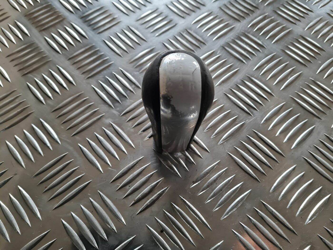 Pārnesumu pārslēgšanas kloķa uzgalis priekš TOYOTA COROLLA VERSO 2003 1 Pārnesumu pārslēgšanas kloķa uzgalis priekš TOYOTA COROLLA VERSO 2003