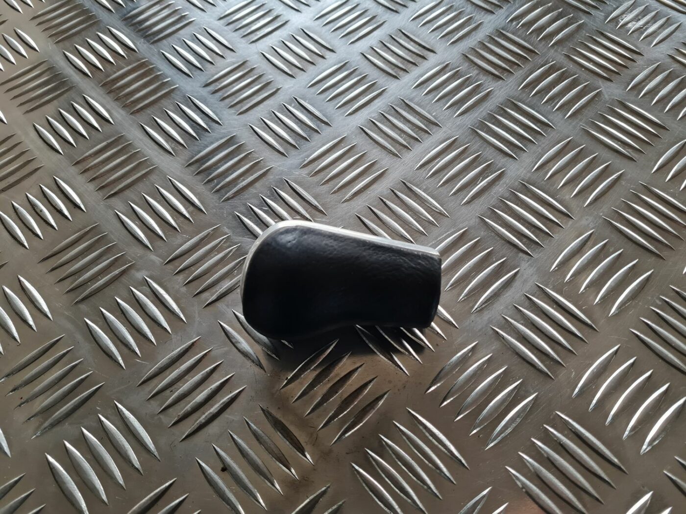 Pārnesumu pārslēgšanas kloķa uzgalis priekš TOYOTA COROLLA VERSO 2003 2 Pārnesumu pārslēgšanas kloķa uzgalis priekš TOYOTA COROLLA VERSO 2003