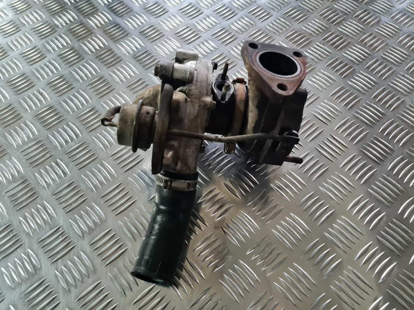 Turbīna priekš TOYOTA COROLLA VERSO 2003 1 Turbīna priekš TOYOTA COROLLA VERSO 2003