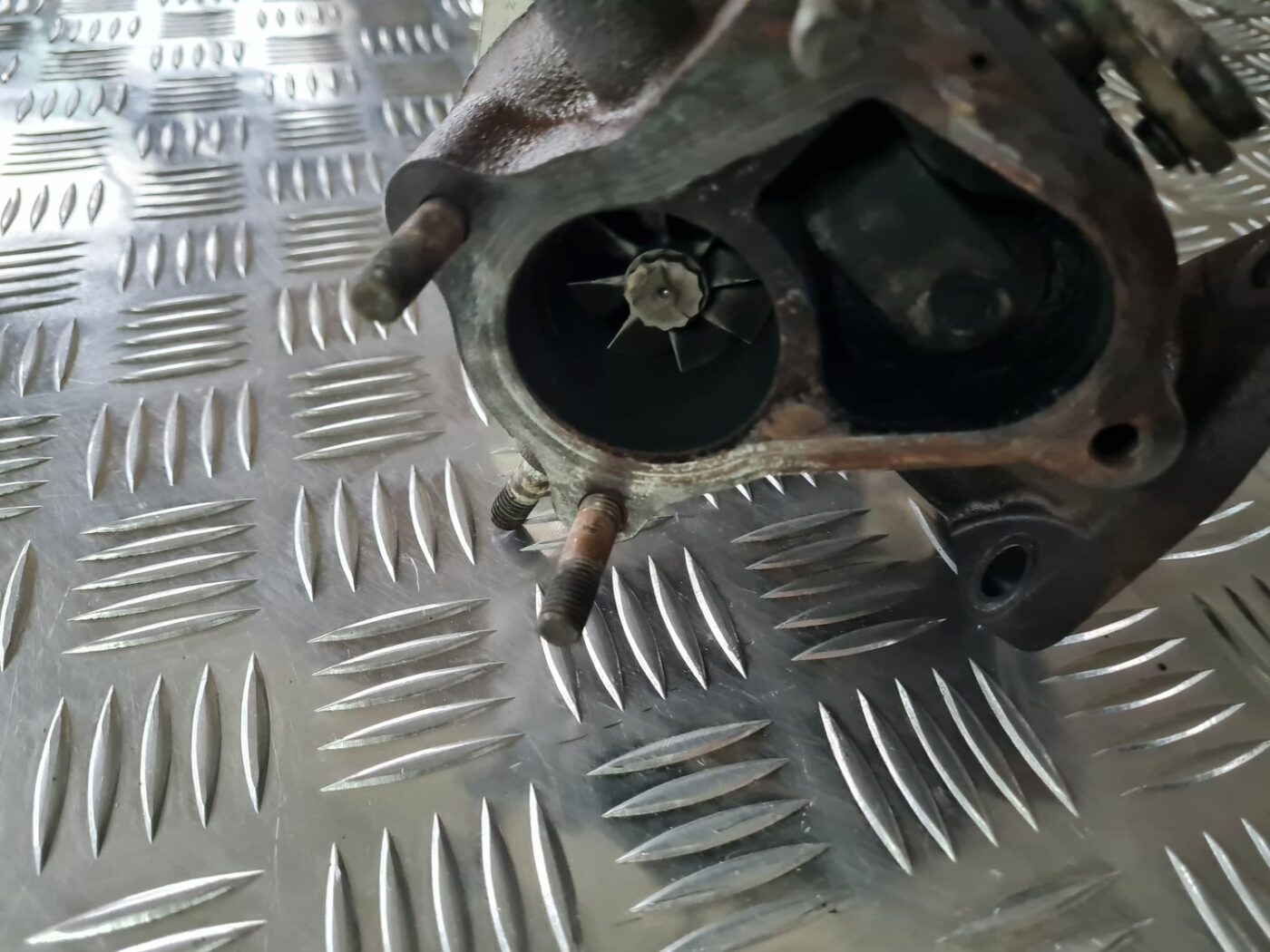 Turbīna priekš TOYOTA COROLLA VERSO 2003 2 Turbīna priekš TOYOTA COROLLA VERSO 2003