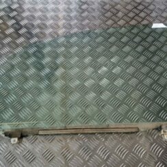 Priekšējo kreiso durvju stikls priekš TOYOTA COROLLA VERSO 2003