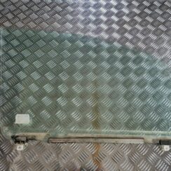 Priekšējo labo durvju stikls priekš TOYOTA COROLLA VERSO 2003